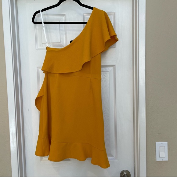 MINKPINK Mustard Yellow Ruffle One Shoulder Mini Dress - Medium - Picture 9 of 9